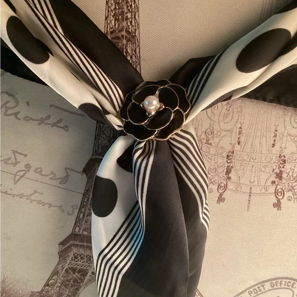 NEW SCARVES POLKA DOTS DESING. - Picture 3 of 8